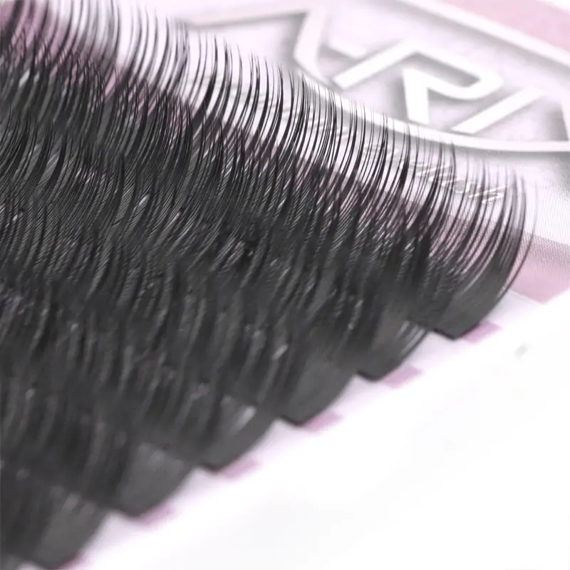 Classic vs. Volume Eyelash Extensions: Which Is Right for You?